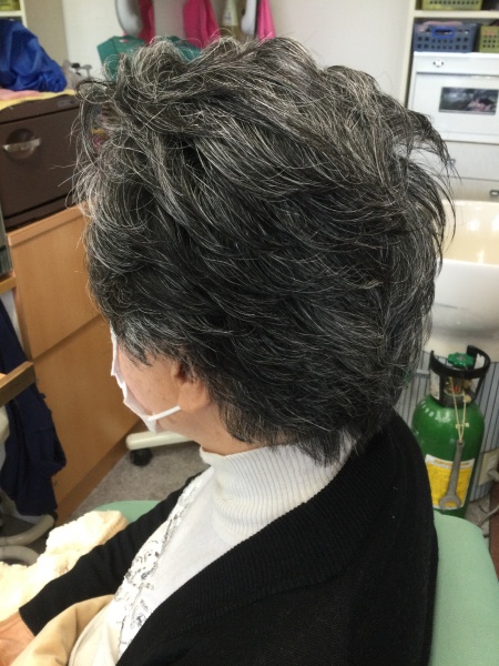 パーマ　カット　集中育毛ケア　ヘアエステ　80代