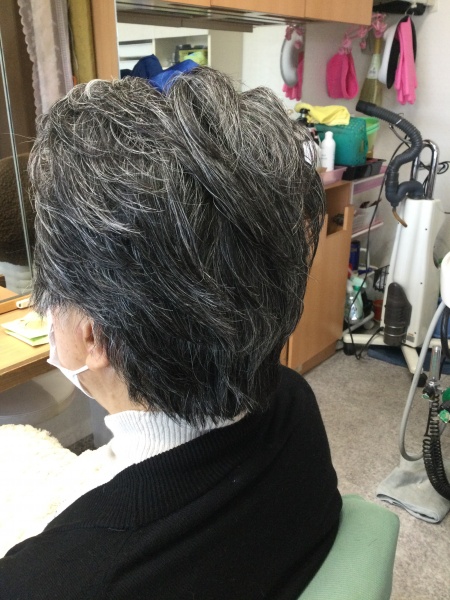 パーマ　ヘアエステ　集中育毛ケア　80代