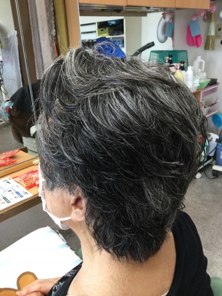 パーマ　カット　集中育毛ケア　ヘアエステ　80代