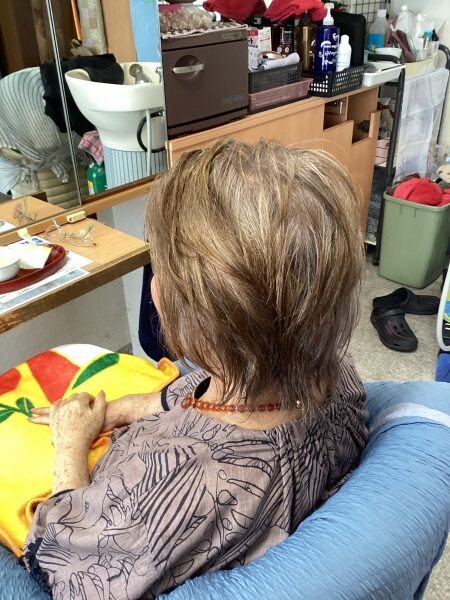 カラーリング　カット　集中育毛ケア　ヘアエステ　70代
